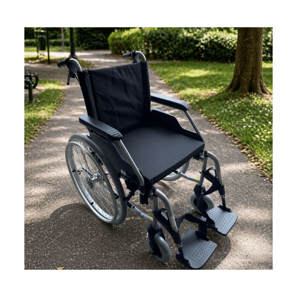 PREMIUM letvægtskørestol m. ledsagerbremse | Meyra