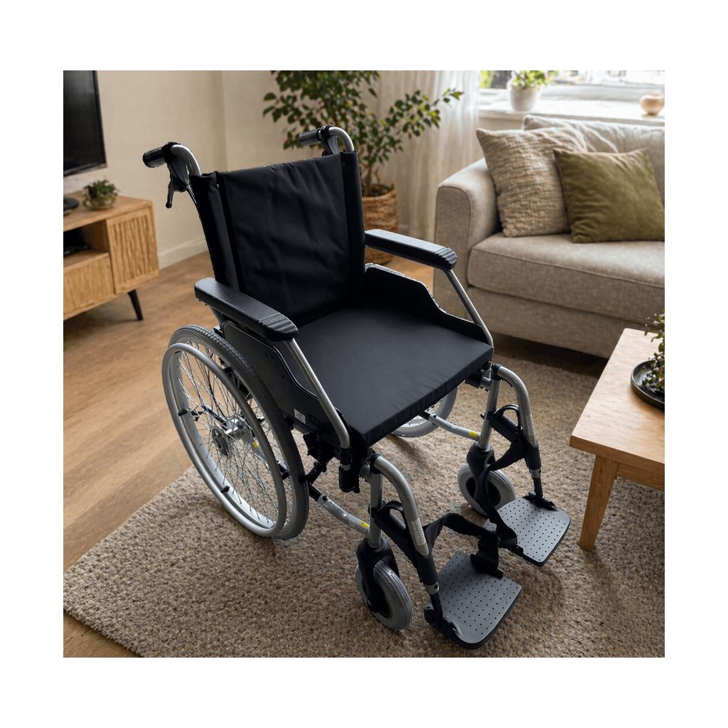 PREMIUM letvægtskørestol m. ledsagerbremse | Meyra